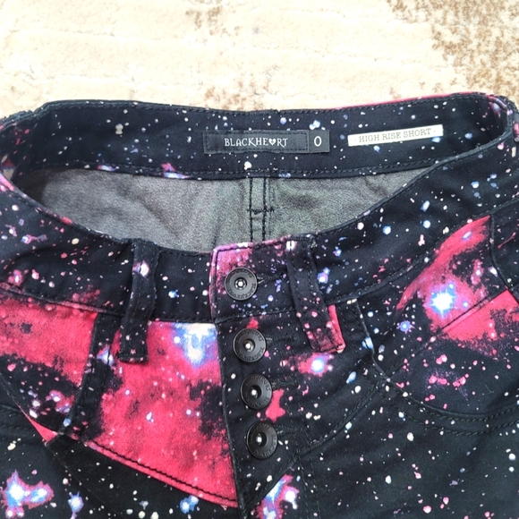 🍒 2/$22 Galaxy High Rise Shorts - Picture 2 of 4
